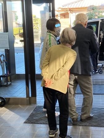 行ってらっしゃいませのお見送り♡