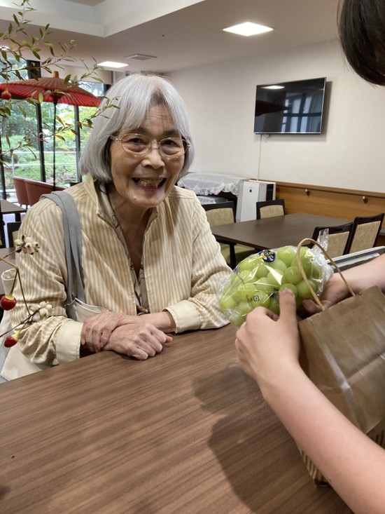 差し入れにニッコリ