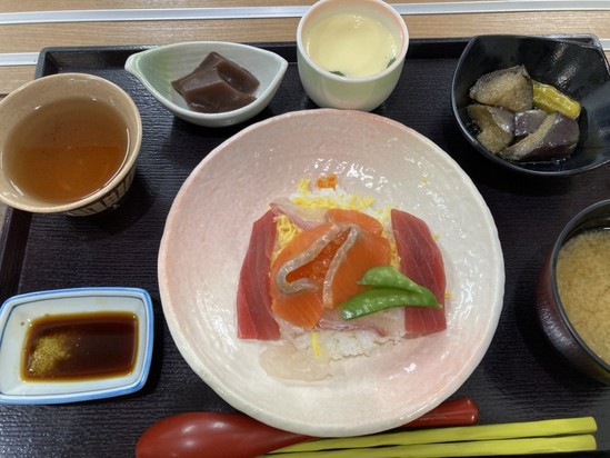 お寿司に舌鼓を！