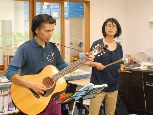 恒例の音楽療法です