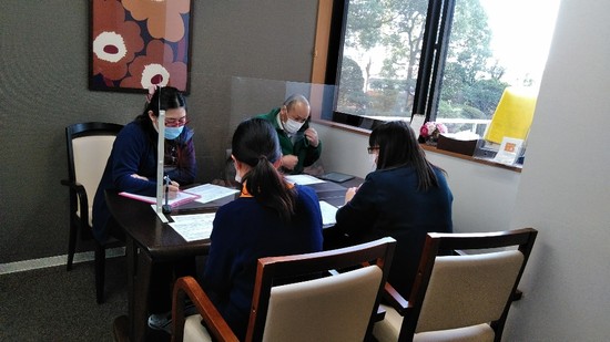 施設での担当者会議の様子を・・・！