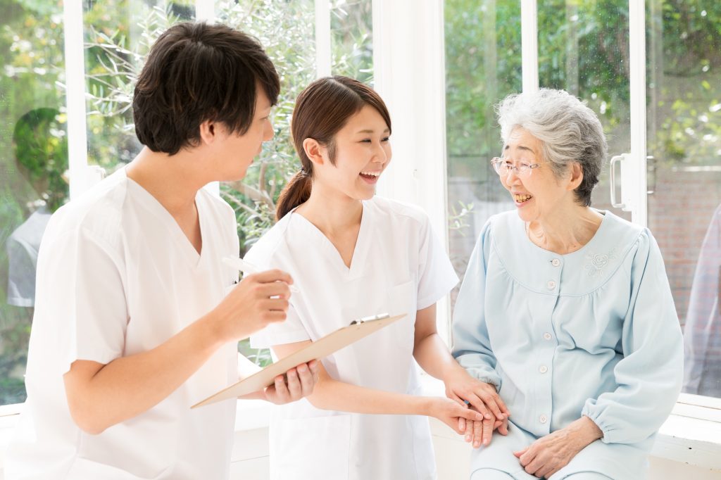 介護士と老人