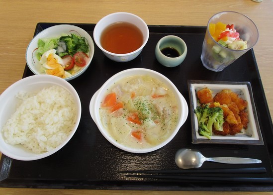 今週のイベント食　　かぶのシチュー＆ミニパフェ♪