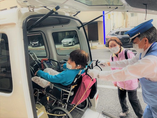 介護タクシーでお出かけ