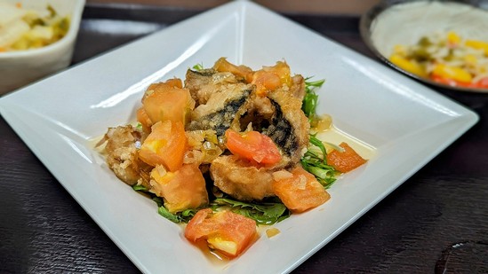 「サバのから揚げ　トマト油淋鶏ソース」