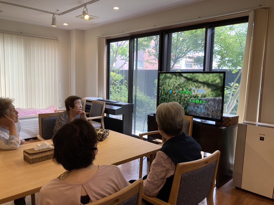 歌は世につれ、世は歌につれ・・・