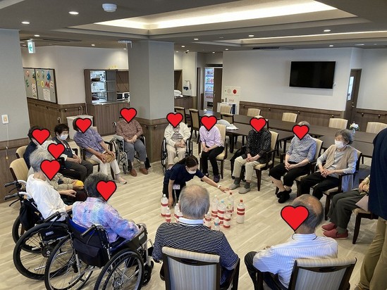 本日のレク、段ボールでの工作