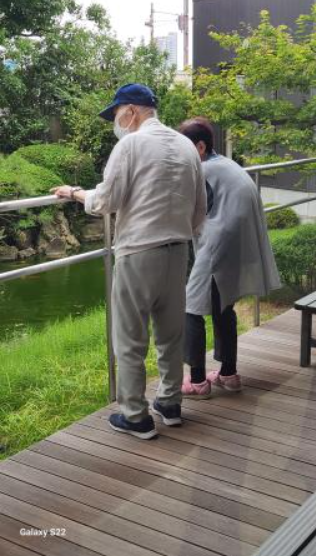 バルコニーで見つけた　おしどり夫婦