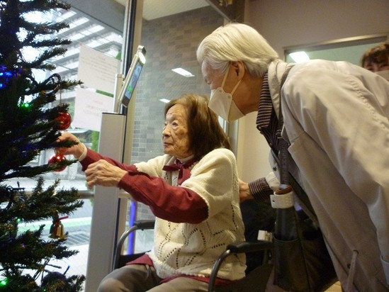 クリスマスツリー飾りました