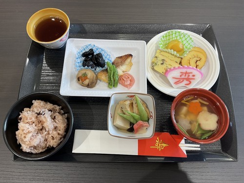 元日は贅沢なおせち料理でした＼(^_^)／