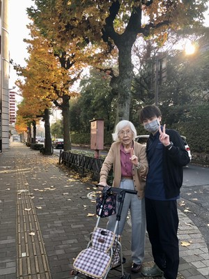 人生の大先輩と歩行訓練　