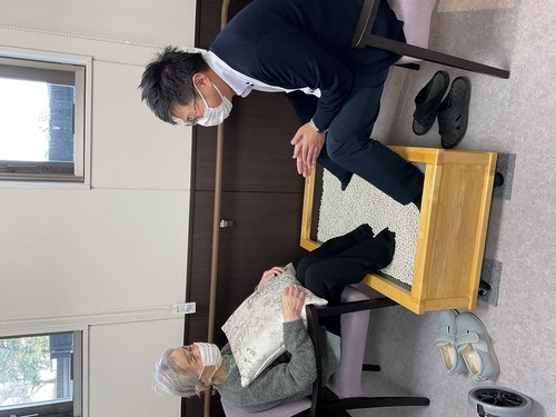 お昼の体操と足湯