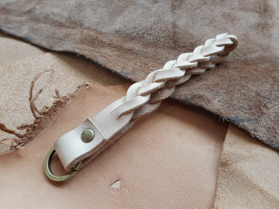 革細工出来上がりました