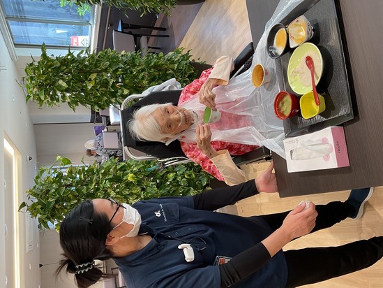 お食事のお手伝い