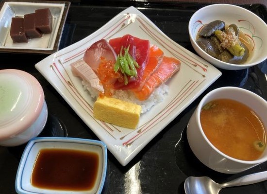 海鮮丼をいただきました♪