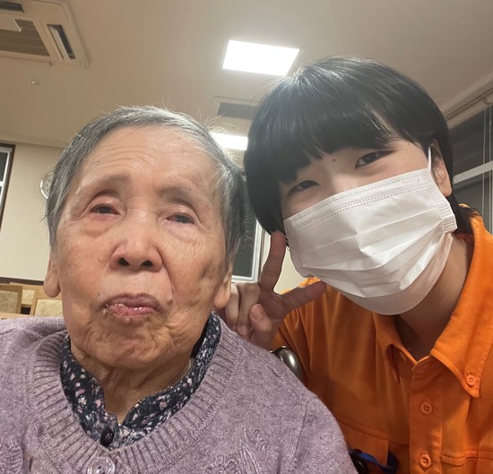 ＼遅くなった自己紹介／