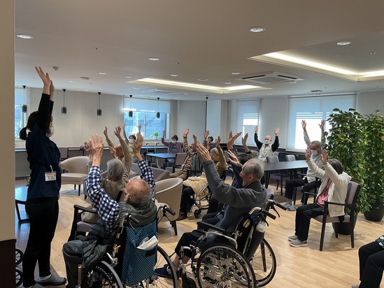 体操を行い元気に体力づくり!!