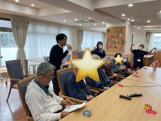 施設長も歌います