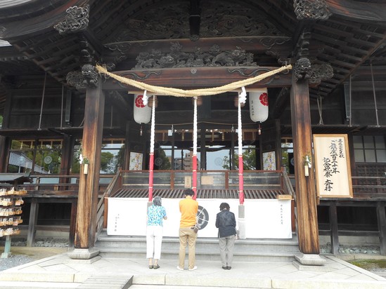 近くの神社へお出かけしました