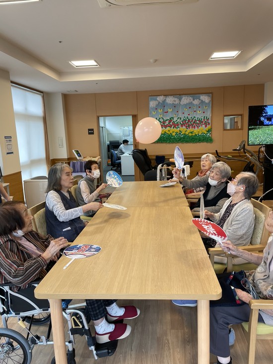 白熱する風船バレー・・・。