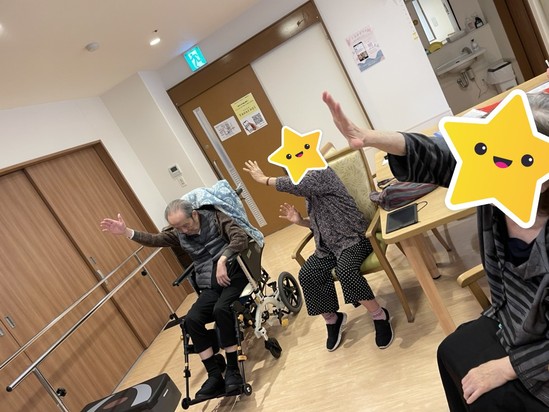 【アルファデイサービスセンター上之園】今日も元気に体操♪