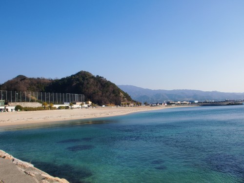 海は広いな、大きいな。