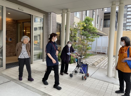 【アルファリビング広島段原】雨が降る前にお散歩へ・・・あ。。。