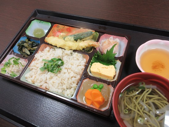 初夏のお楽しみ弁当 