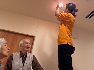 電球交換　ピカリーン☆