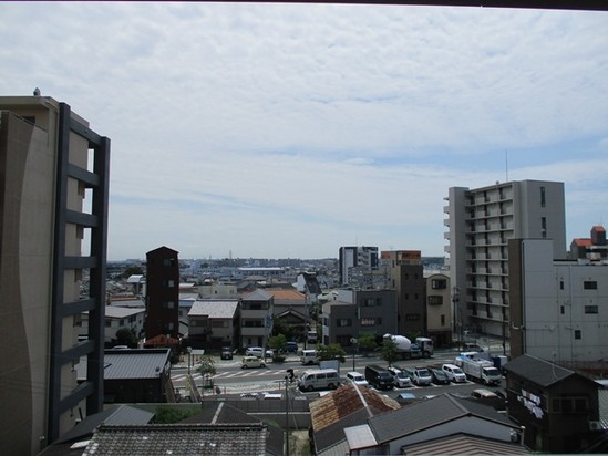 アルファリビング川西能勢口駅前の眺望