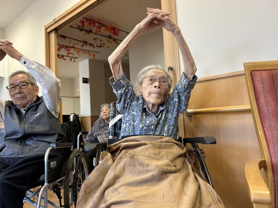 100歳でも元気いっぱい！毎日の体操が笑顔の源