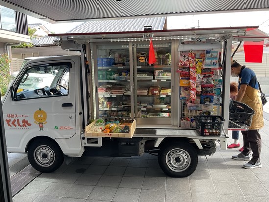 移動スーパーとくし丸さんが来られました！