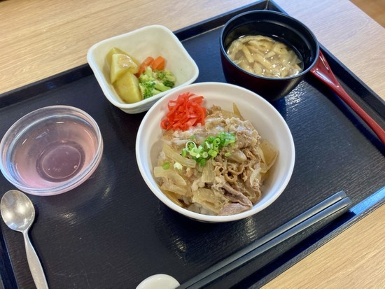 毎月29日は肉の日！　牛丼で笑顔をお届け♪