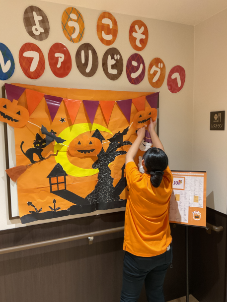 壁紙を直していると？