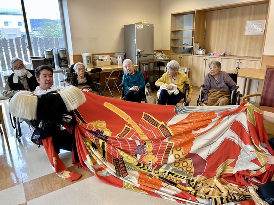 地域の獅子舞がやってきました！