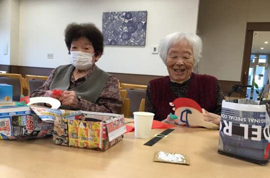 サンタの飾り作り