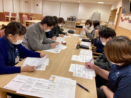 施設の職員会議を開催