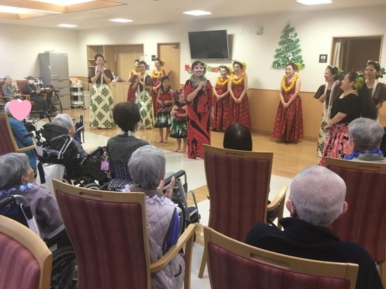 魅惑のフラダンスショーと圧巻のオペラコンサート