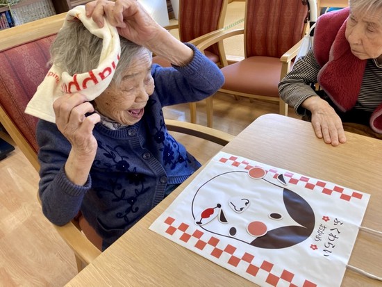 ユニークな福顔が続々！楽しく脳トレできる福笑い