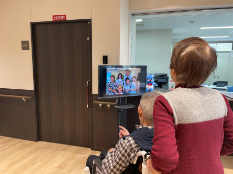 ご夫婦で楽しむお祭りの写真　　