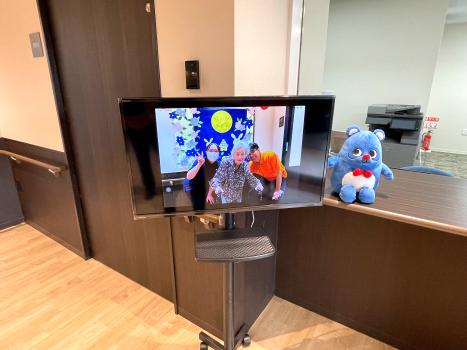 事務所前にて笑顔のスライドショー公開してます(^^♪