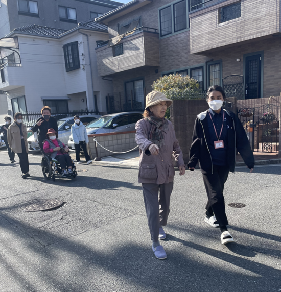 公園まで散歩しました。