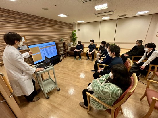 介護の現場で役立つ“薬のヒント”を共有する勉強会