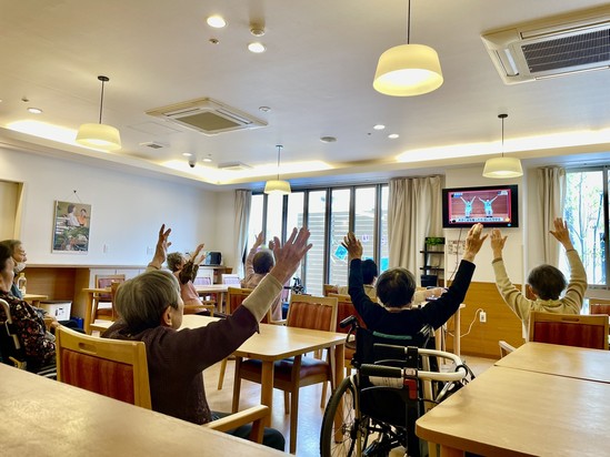 【アルファリビング広島段原】オンライン体操