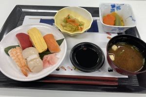 昼食は、お寿司(≧▽≦)