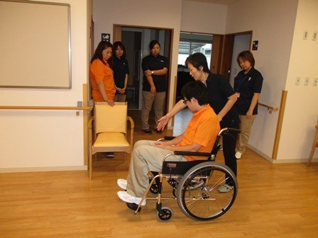 アルファリビング川西能勢口駅前介護技術研修