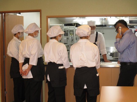 アルファリビング川西能勢口駅前のレストラン