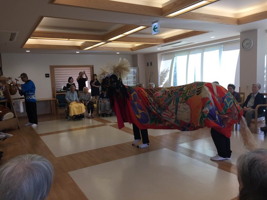 獅子舞がやってきた！！