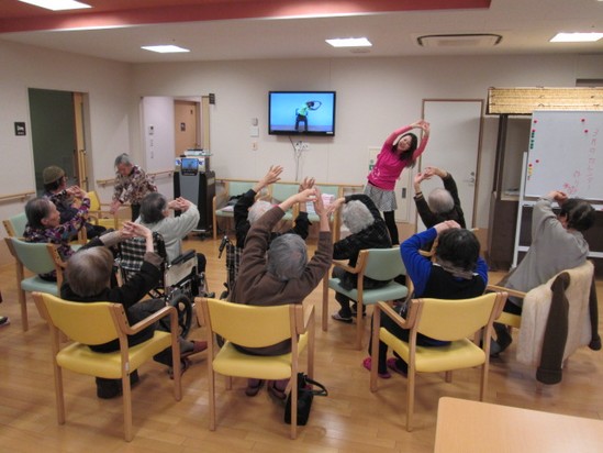 カラオケで体操！