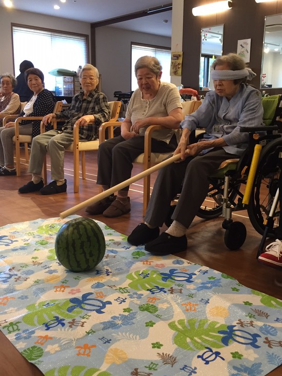 ★デイサービス★　スイカ割り